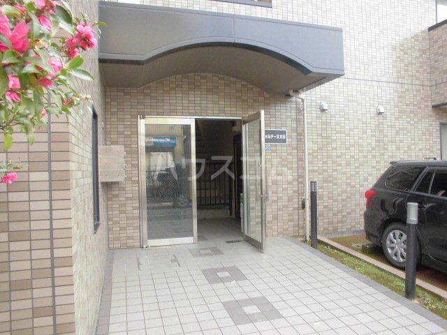 21/30 エントランス