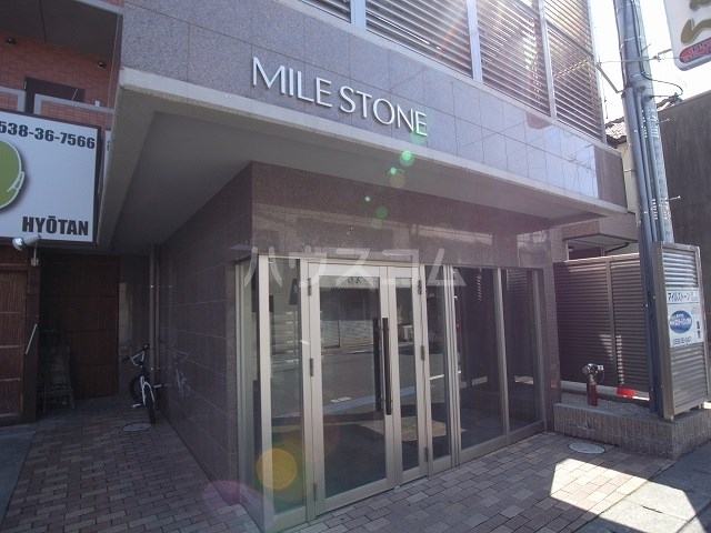 15/23 エントランス