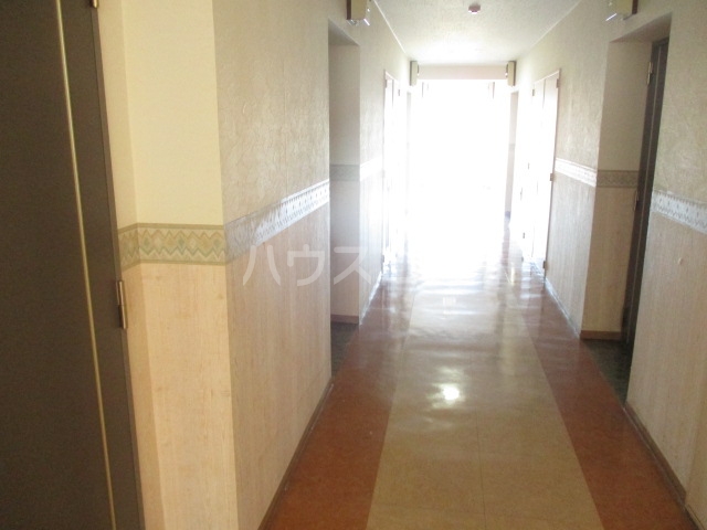 28/30 エントランス