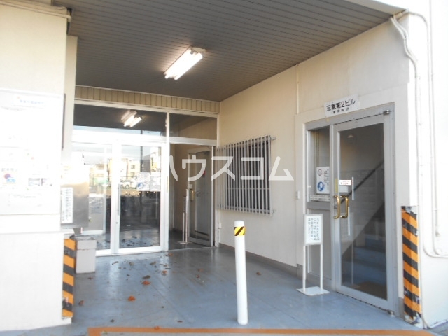 21/30 エントランス