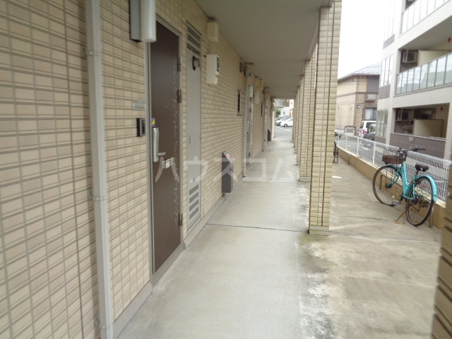 23/26 エントランス
