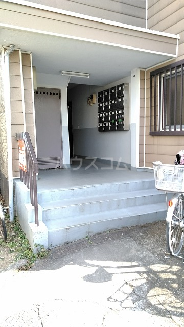 28/30 エントランス