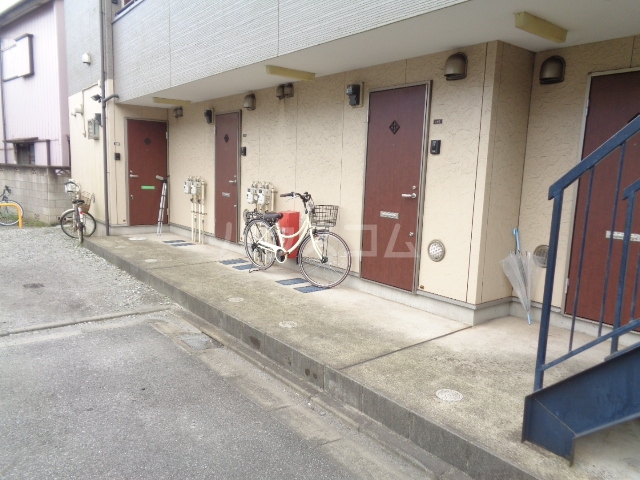 24/28 エントランス