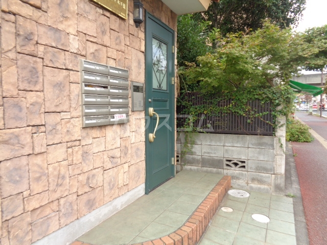 23/25 エントランス