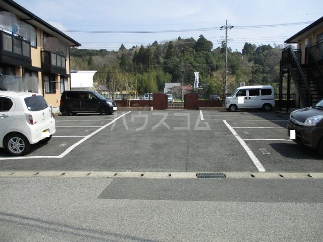 13/14 駐車場
