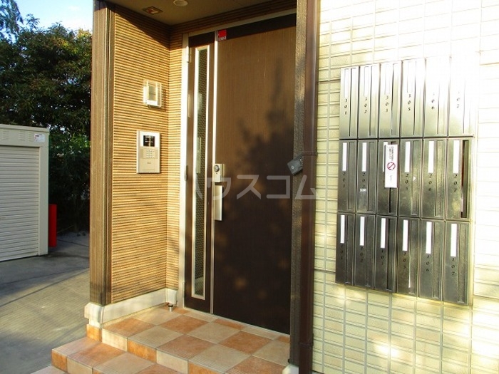 2/4 エントランス