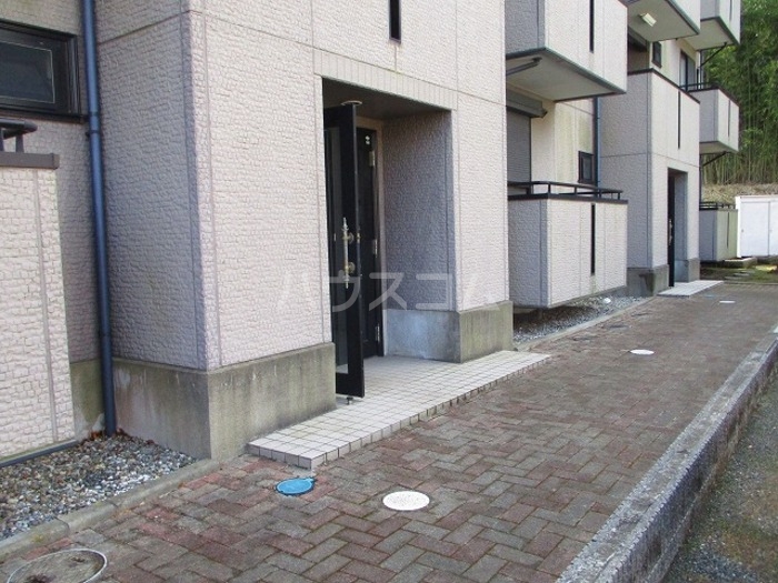 16/17 エントランス