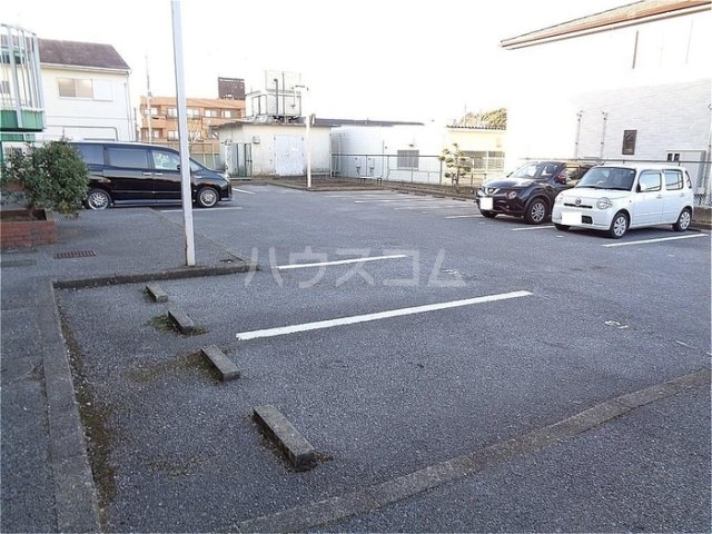 2/3 駐車場