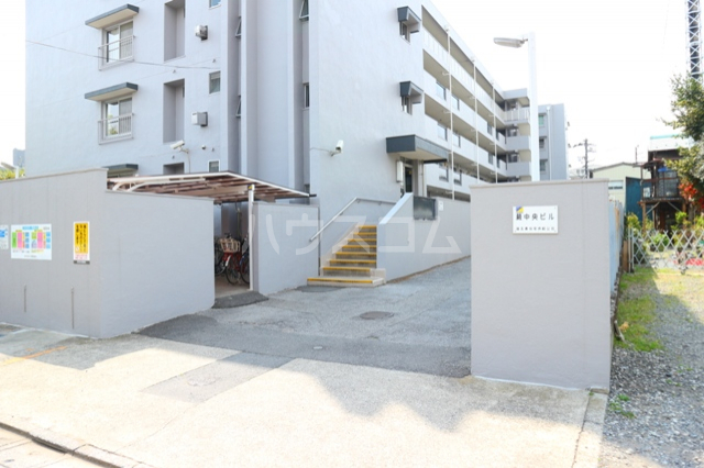 21/30 エントランス