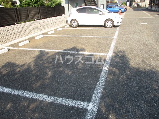 28/30 駐車場