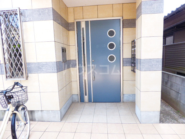 24/30 エントランス