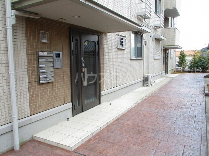 18/20 エントランス