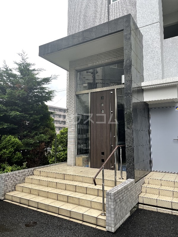 21/27 エントランス