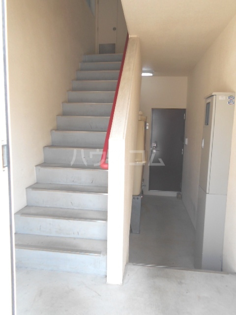 22/30 エントランス