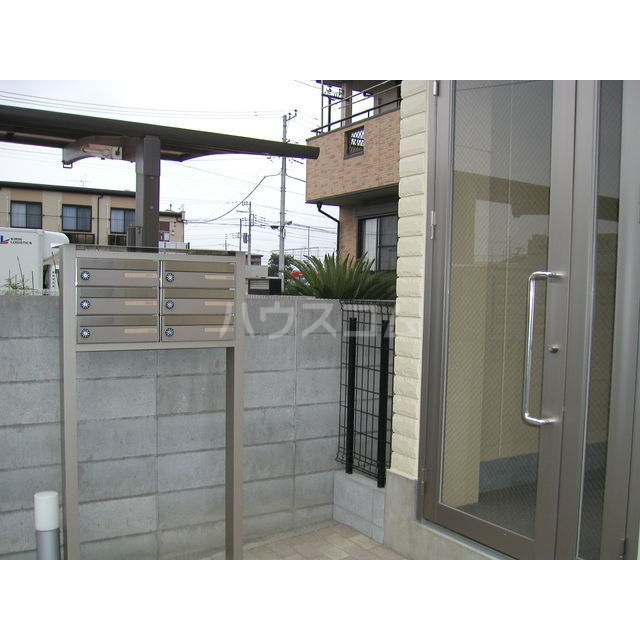 13/22 エントランス