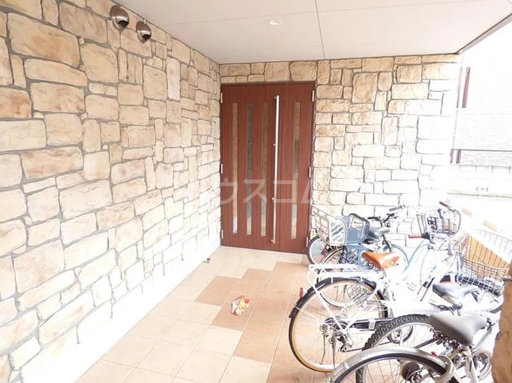 14/22 エントランス