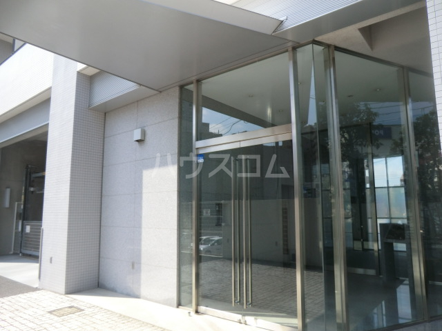 21/30 エントランス