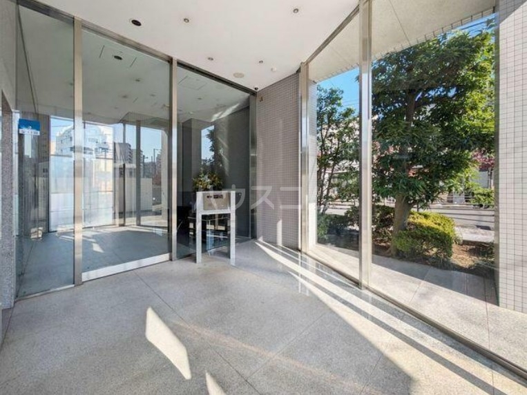 23/30 エントランス