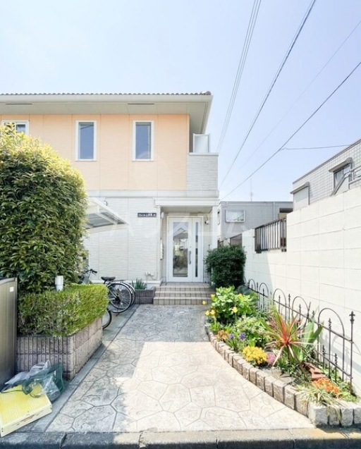 18/22 エントランス