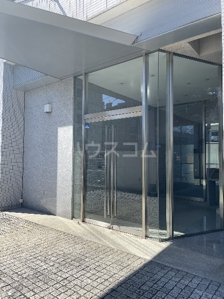 21/30 エントランス