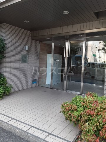 20/27 エントランス