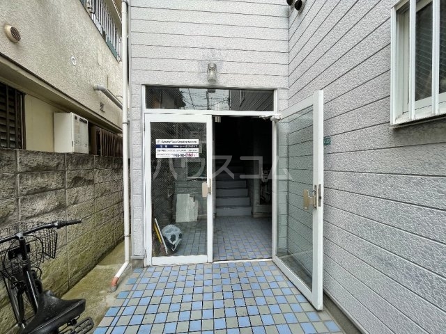 21/30 エントランス