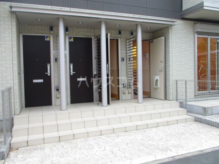 15/15 エントランス