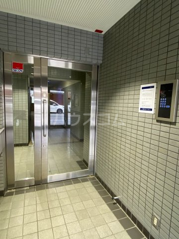 28/30 エントランス