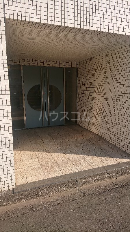 21/30 エントランス