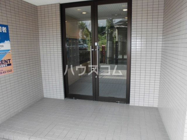 18/28 エントランス