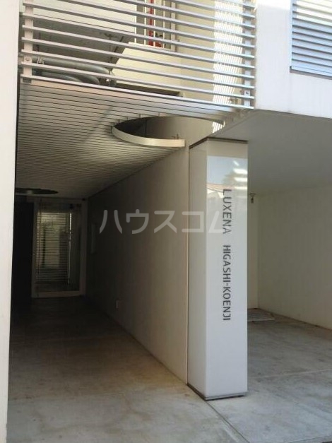 18/27 エントランス