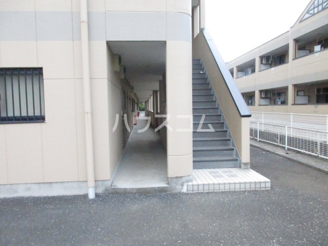 23/30 エントランス