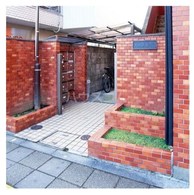 2/2 エントランス