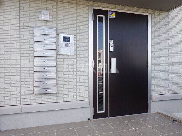 2/4 エントランス