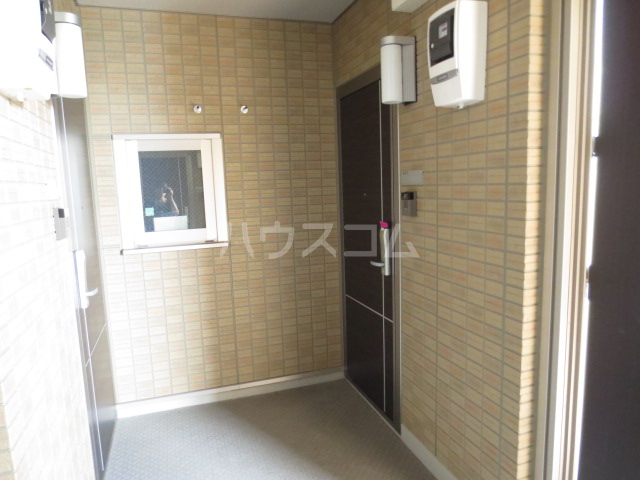 27/30 エントランス