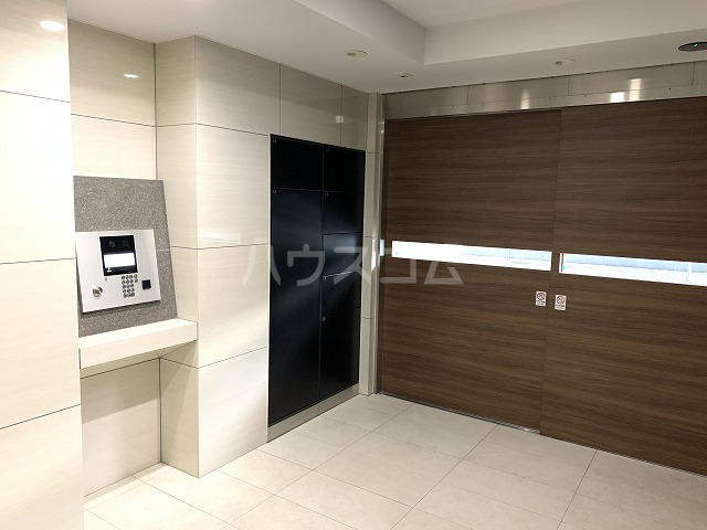 26/30 エントランス