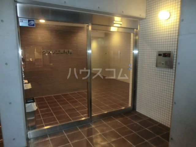 28/30 エントランス