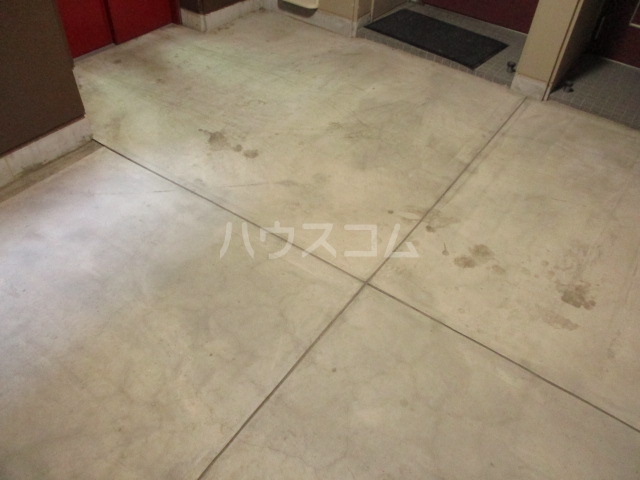 28/30 エントランス