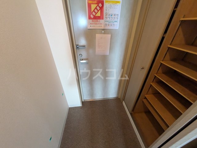 16/30 玄関