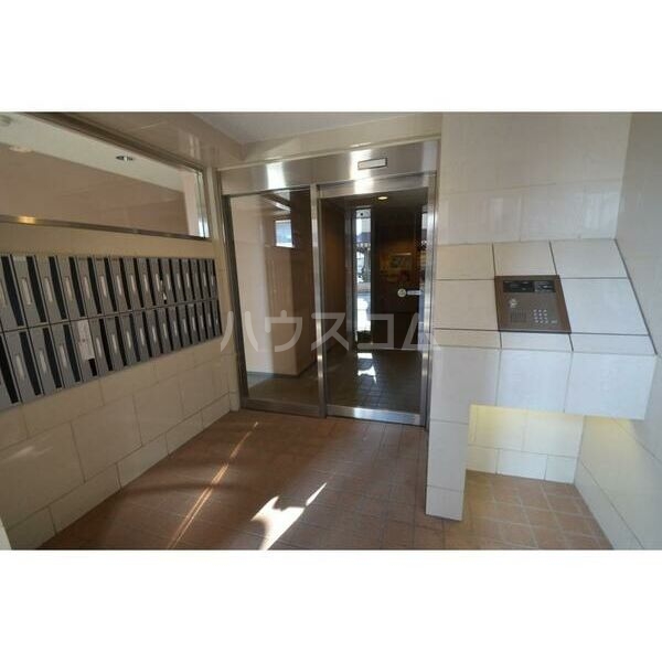 14/25 エントランス