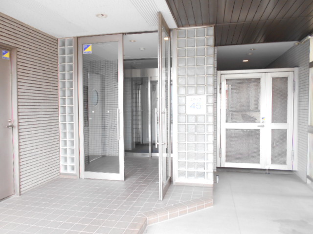 22/30 エントランス