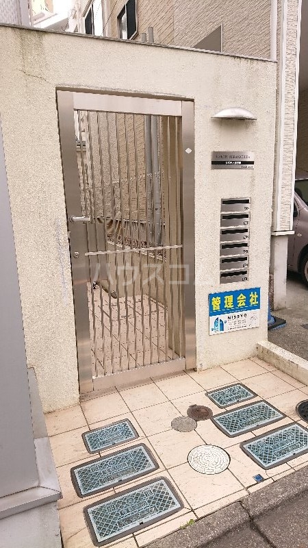 21/29 エントランス