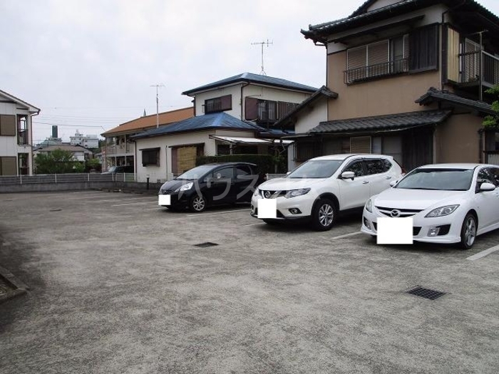 13/14 駐車場
