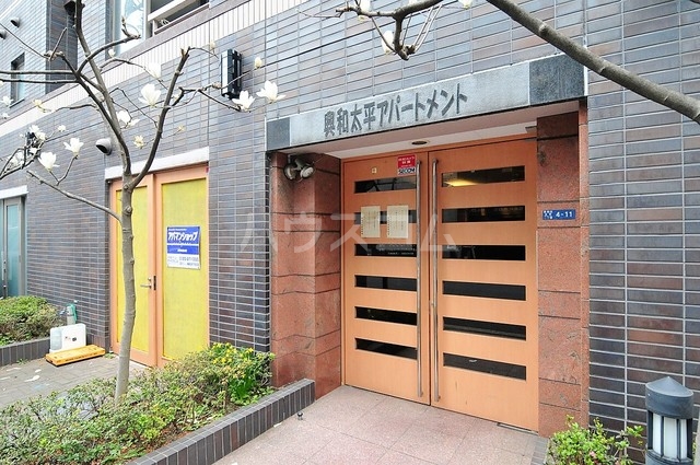 24/30 エントランス