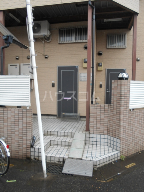 24/30 エントランス