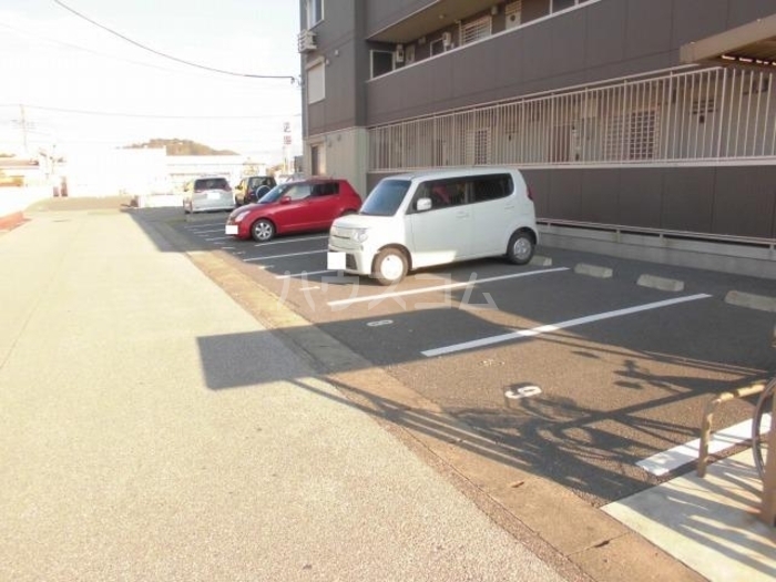 28/30 駐車場