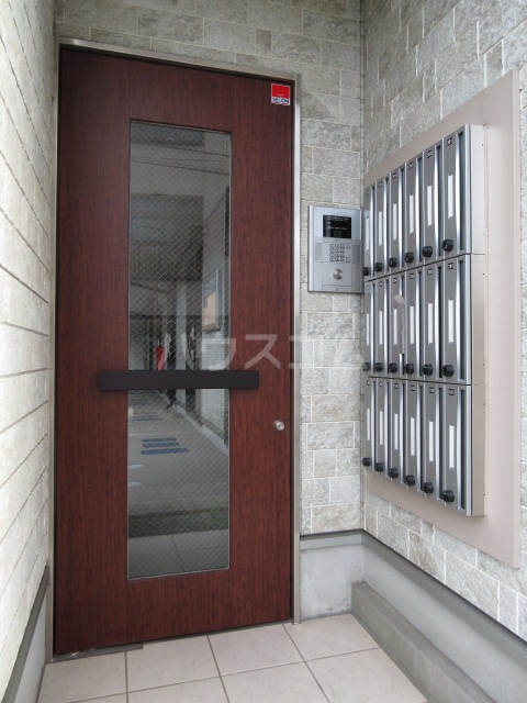 21/30 エントランス