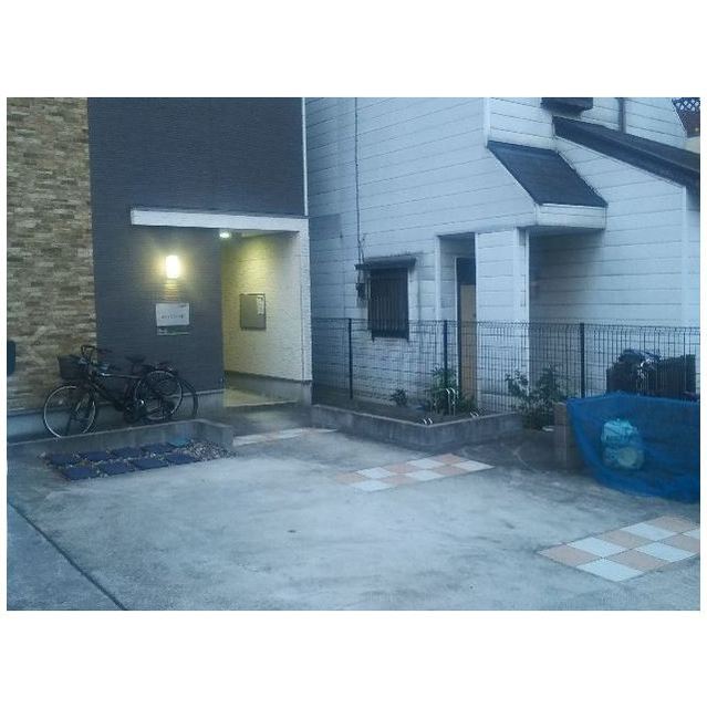 23/24 エントランス