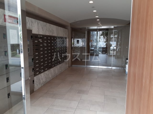 28/30 エントランス