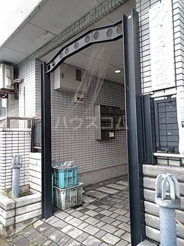 26/29 エントランス